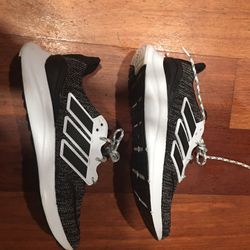 Adidas Athletic Size9