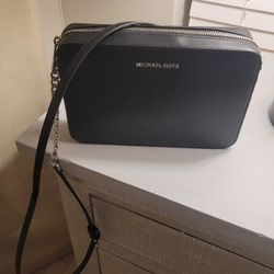 Micheal Kors Crossbody 