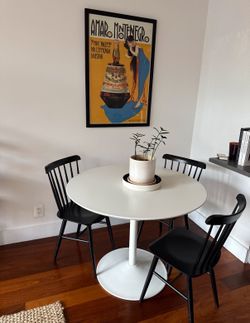 Modern Round White Dining Table (39.5") - Pedestal Base