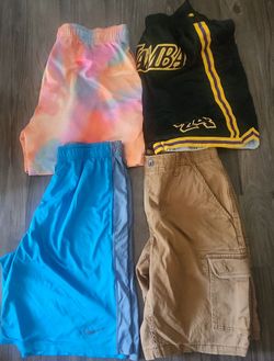 7 Mens basketball shorts and 1 cargo shorts size 34
