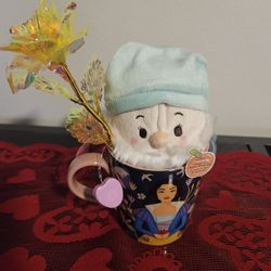 NEW plush toy inside a Snow White-themed mug. And LED Light Flower , Valentine's Day 