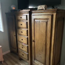 Wardrobe With Multiple Drawers And Shelves 