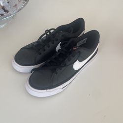 Nike Leather Sneaker - Youth Size 4