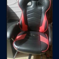Chair Recliner For Gaming, Office, Or Room, Very Conformable, You Can amost lay flat and fall Sleep, has  a slide out for your feet to rest 