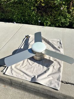 Ceiling fan with Light / remote control