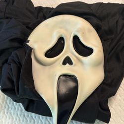 Kids scream costume 
