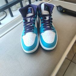 Jordan 1 Hornets 