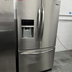 Frigidaire Gallery 36” Wide Counter depth Stainless Steel Refrigerator In Excellent Condition 