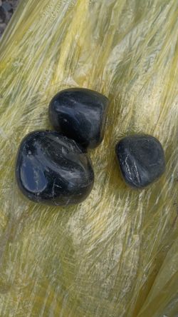 Large Black Polished Pebbles - 40 Lbs Bags