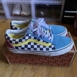 2 Pairs Of Vans Old Skool size 9.5