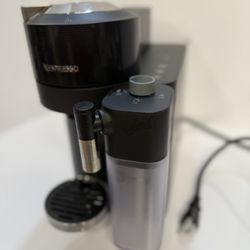 Nespresso Vertuo Lattissima Coffee and Espresso Maker by De'Longhi, Matte Black & Glossy