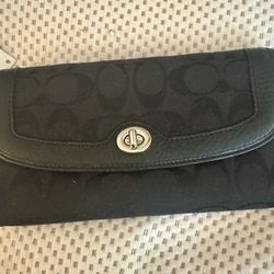 Brand New Coach Wallet ! With Tag !