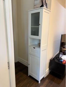 Freestanding Linen Cabinet with Adjustable Shelves