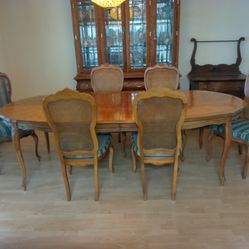 Stately Dining Room Table & Chairs