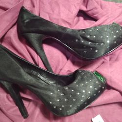 Women's Lulu Townsebd Black 4" High Heel closed Toe. Size 9.5