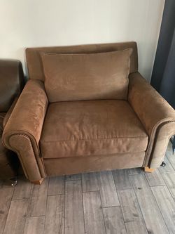 Oversized Chair & a Half – Custom Salmo’s Sofa Chair – Like New