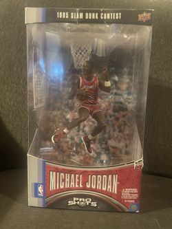 Michael Jordan UD Pro Shots 1985 Slam Dunk Contest 6 Inch Figure with RARE Card