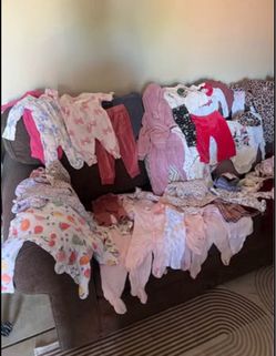 25+ Piece Baby Girl Clothes Bundle, Mixed Sizes 0, 3, 7 months /Lote de más de 25 prendas de ropa para ninas bebes