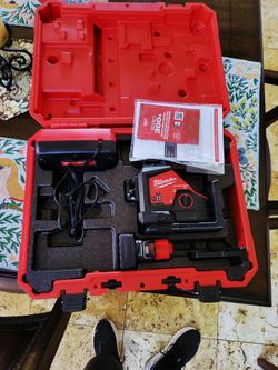 Milwaukee 12-Volt Lithium-Ion Cordless Green 250 ft. 3-Plane Laser Level Kit with One 4.0 Ah Battery, Charger and Case