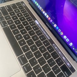2018 MacBook Pro Touchbar i7 16gb 509 Ssd