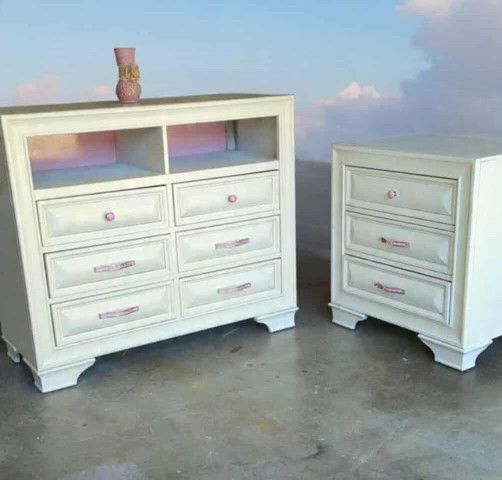 Girls Dresser w/Night Stand