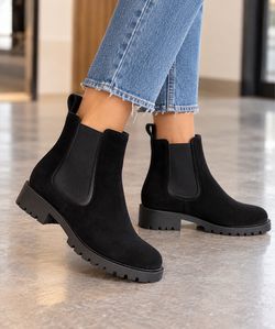 Quince Black Suede Chelsea Boots Women’s Size 10 NIB