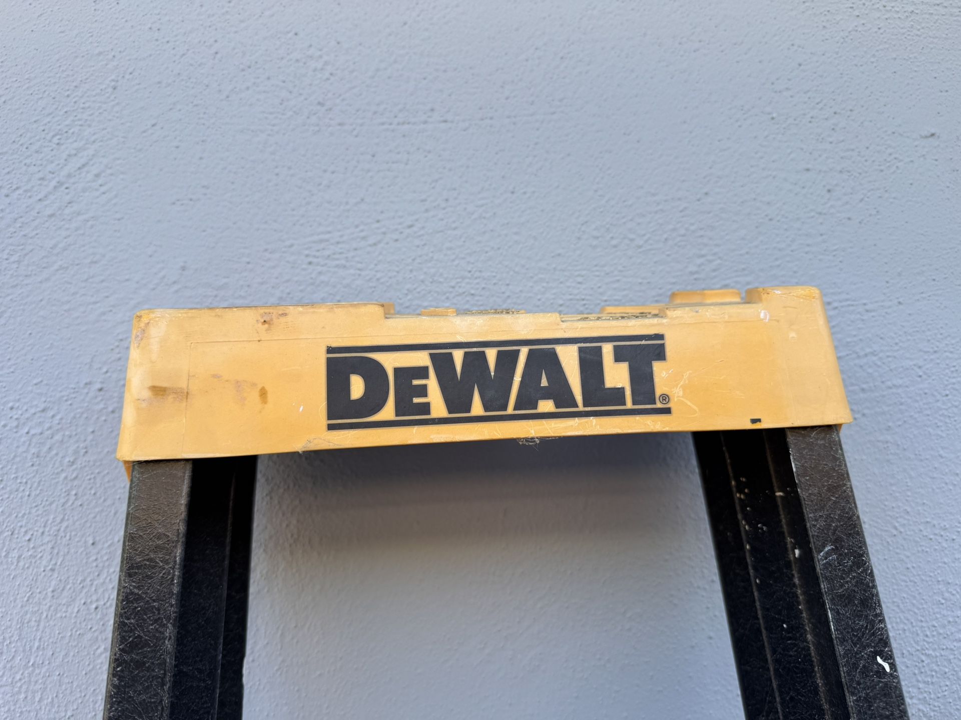 DeWalt 6-Foot Fiberglass Step Ladder, 500-Pound Load Capacity, Type IAA, DXL3810-06