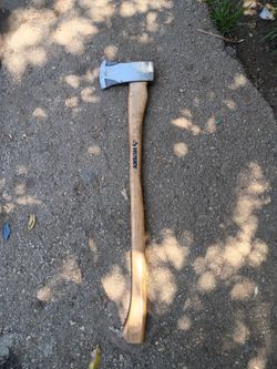 Husky axe