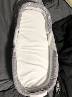 Snuggle nest portable baby bed
