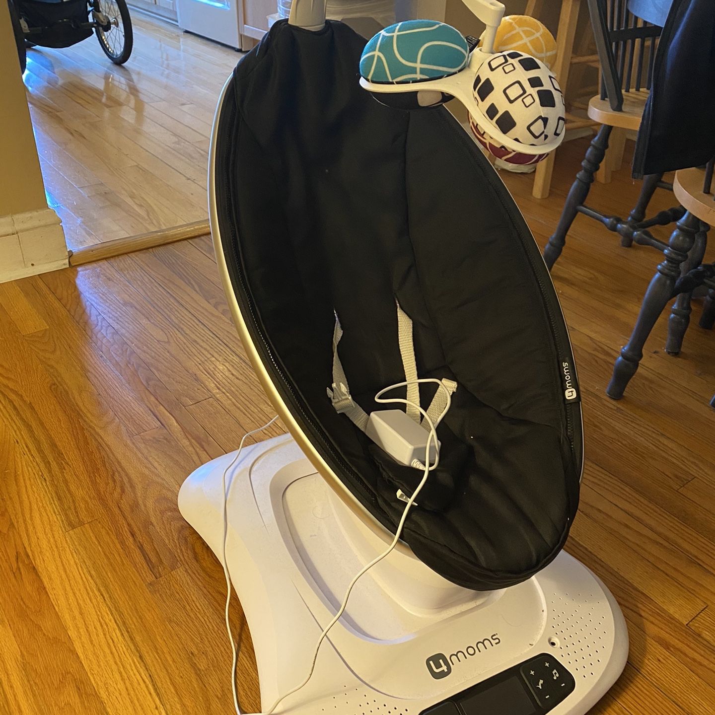 4 Moms Momaroo Baby Swing