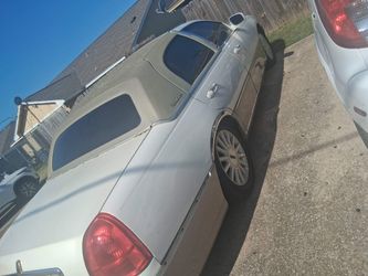 2003 Lincoln Town Car