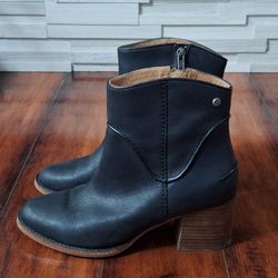 UGG Annie Boot Black Size 8.5