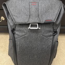 Peak Design Everyday Backpack 30L Like new condition charcoal color photography backpack