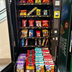 ✅ For Sale: Snack Vending Machine w/ Nayax Card Reader – $1,800 (Towson)