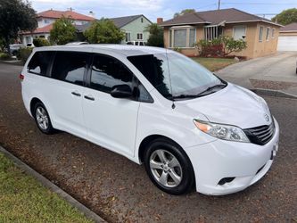 2012 Toyota Sienna LE ‼️