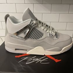Men’s Jordan Retro 4 Frozen Moments Size 10.5.