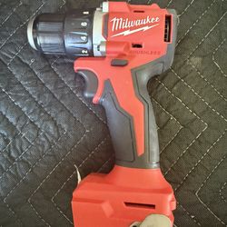 Milwaukee 18v 1/2” Drill/driver