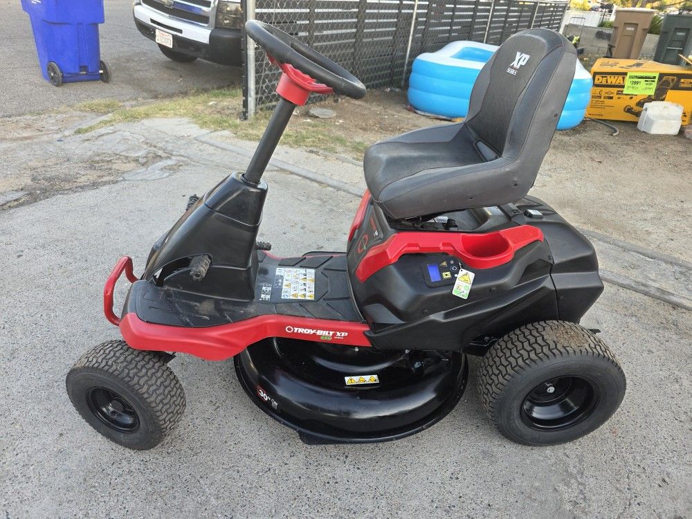 Troy-Bilt TB30E XP 30 in. 56V Cordless Riding Lawn Mower ---not charged