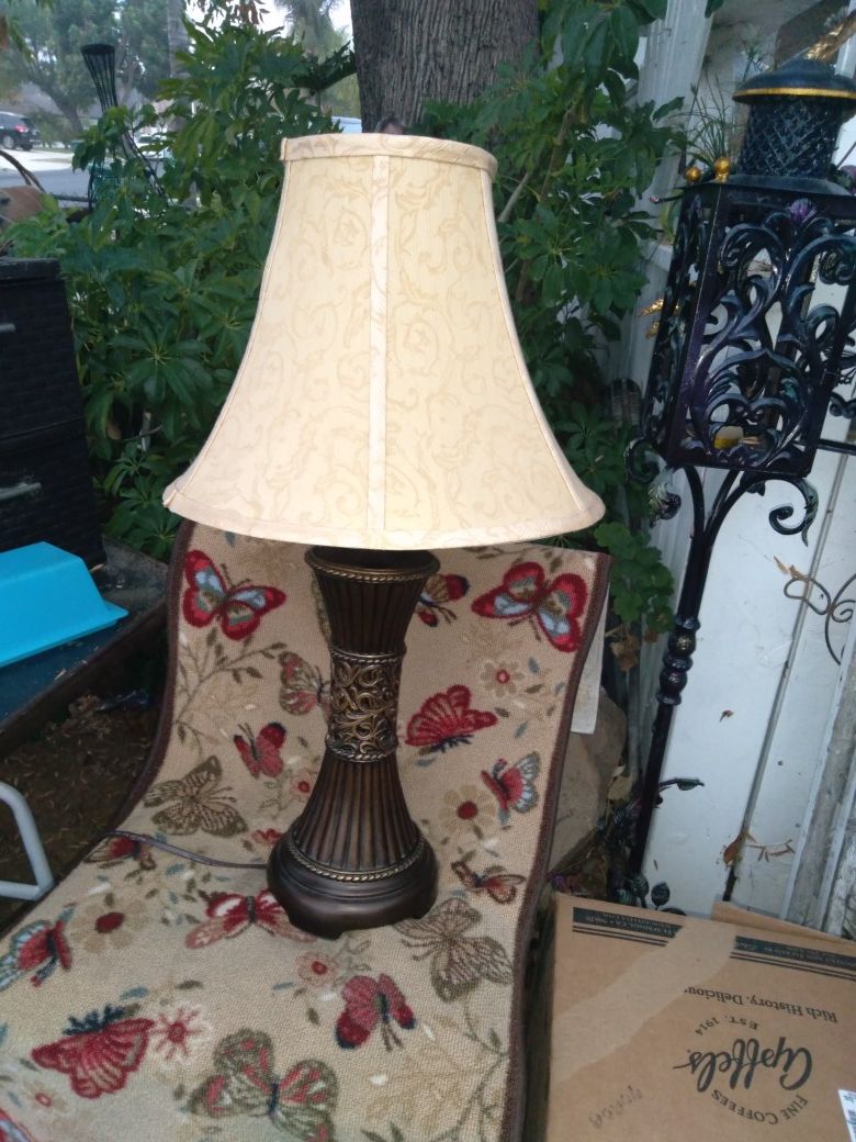 LAMP W/SHADE