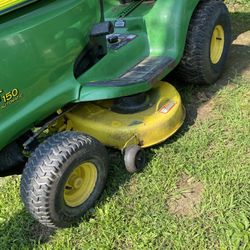 JOHN DEERE LT150 38 Inch Riding Mower, Hydrostatic Automatic Transmission Runs Great 