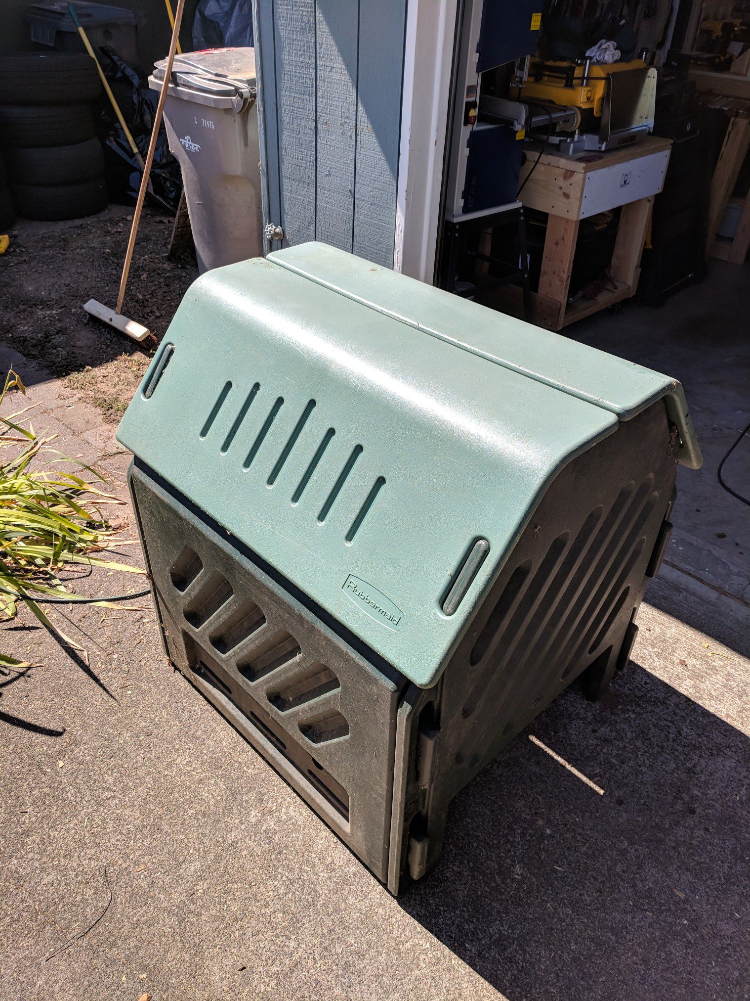 Rubbermaid outdoor garden storage box. 60 inches wide 26 inches deep and 27  inches high.$65 for Sale in North Palm Beach, FL - OfferUp