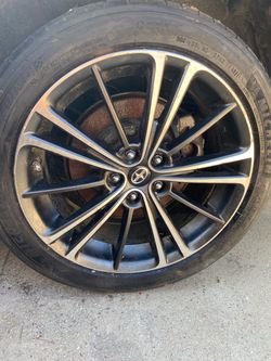 Scion 17-Inch Alloy Wheel with Michelin Tire