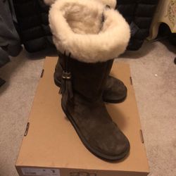 Ugg  Plumdale Boots - Women’s 8