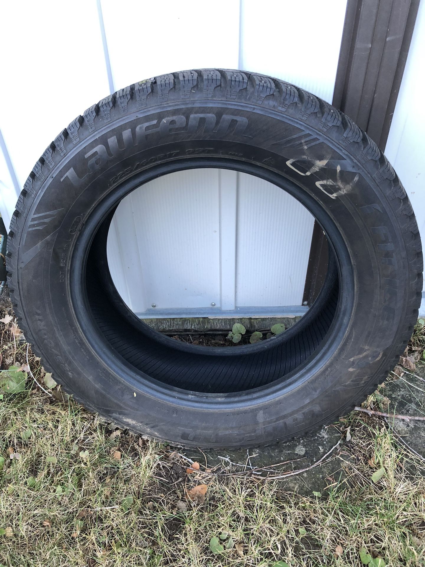 4 Laufenn 225/60R17 Snow Tires