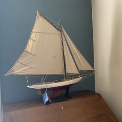 3 Sail Sailboat Model