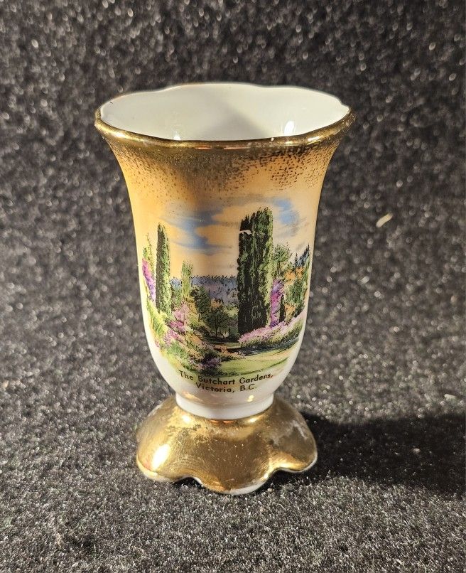 Rare Find! Vintage East Germany Porcelain Souvenir BUTCHERT GARDEN VICTORIA BC Vase