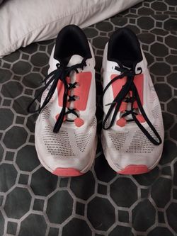 Lady's R Men's On Clouds Size W10 30 Dollars 