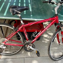 Trek 7300 multitrack 17.5 inch frame 700c wheels