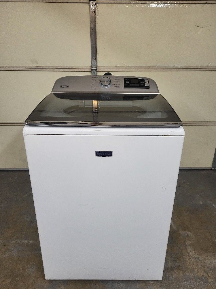 2021 Maytag Smart Washer (Delivery Available)