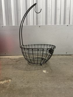 Metal wire fruit basket 